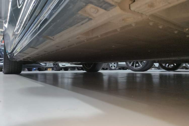 Used Zeekr 009 2024 7-Seater Walk-Through Version Four-Wheel Drive 108 kWh Right Side Sill