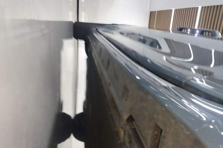 Used Zeekr 009 2024 Six-Seat Executive Version 4WD 108 kWh Right Side Sill