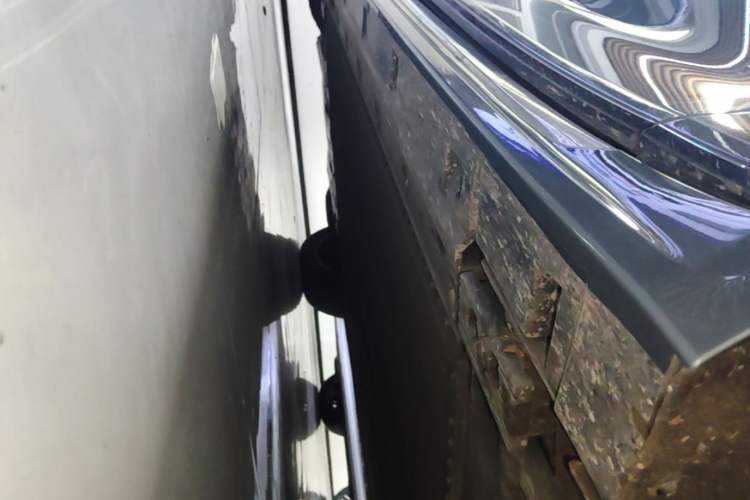 Used Zeekr 009 2024 Six-Seat Executive Version 4WD 140 kWh Right Side Sill
