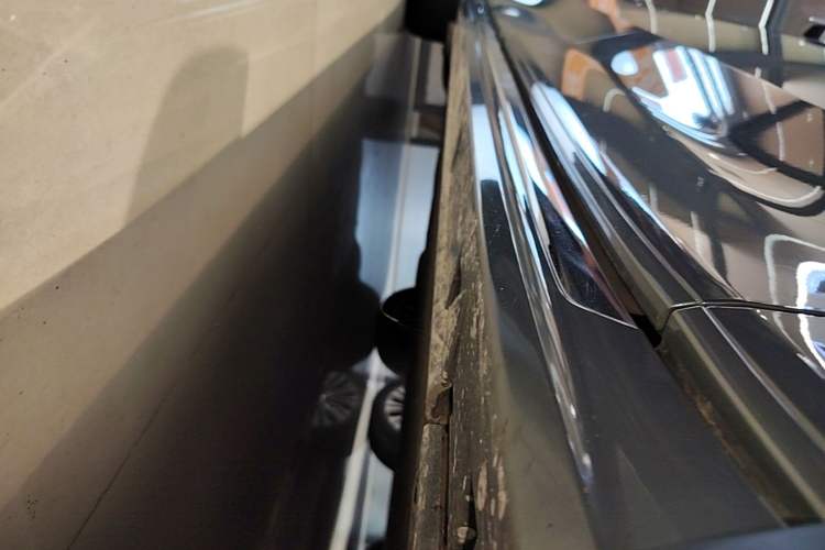 Used Zeekr 009 2024 7-Seater Aisle Version 108 kWh Right Side Sill