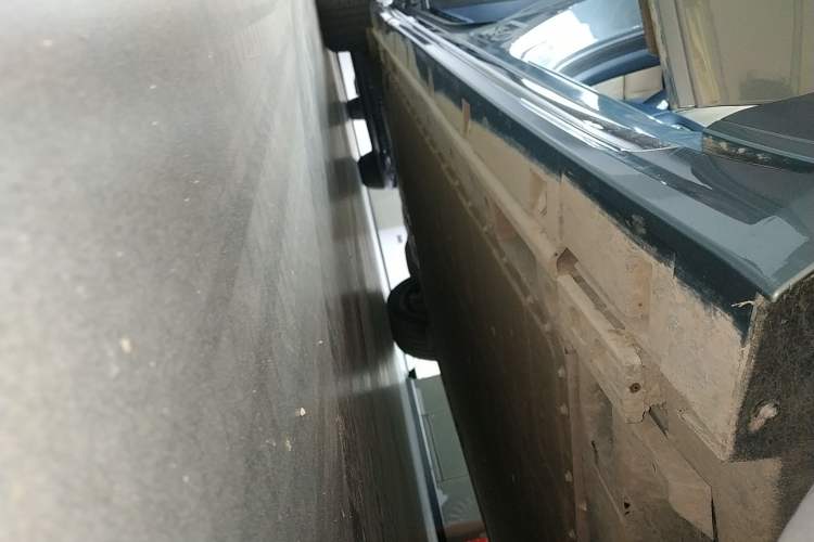 Used Zeekr 009 2024 Six-Seat Executive Version 4WD 108 kWh Right Side Sill