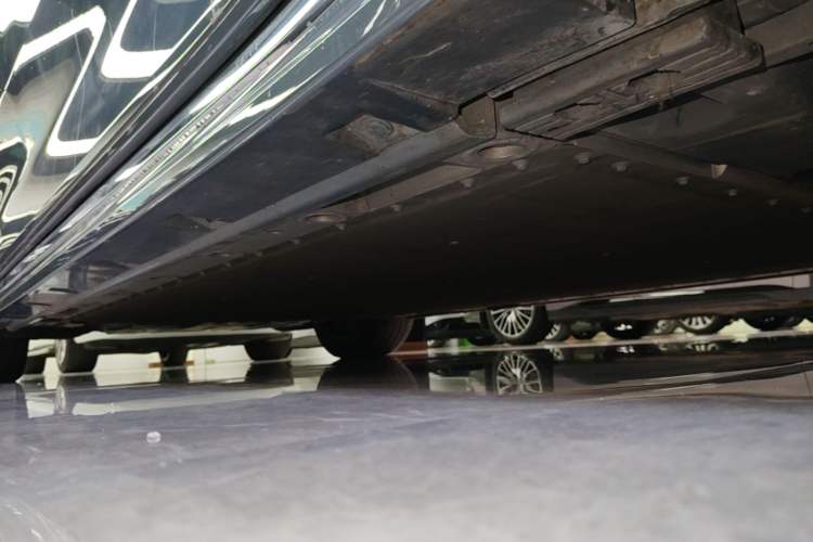 Used Zeekr 009 2024 Six-Seat Executive Version 4WD 108 kWh Right Side Sill