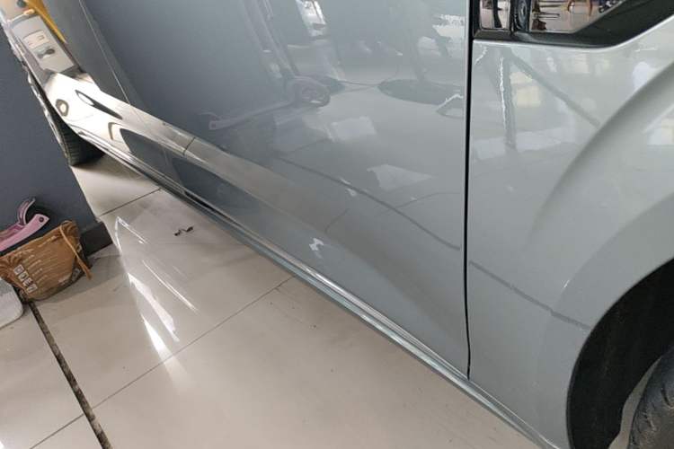 Used Zeekr 009 2024 Six-Seat Executive Version 4WD 108 kWh Right Side Sill