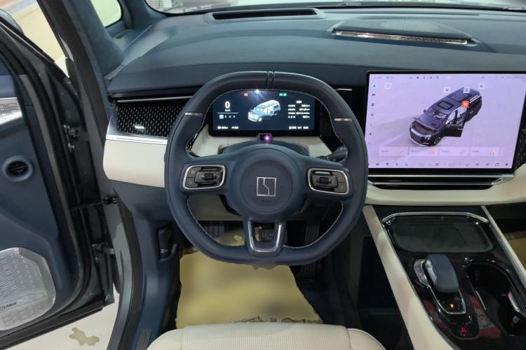 Used Zeekr 009 2024 7-Seater Walk-Through Version Four-Wheel Drive 108 kWh Steering Wheel