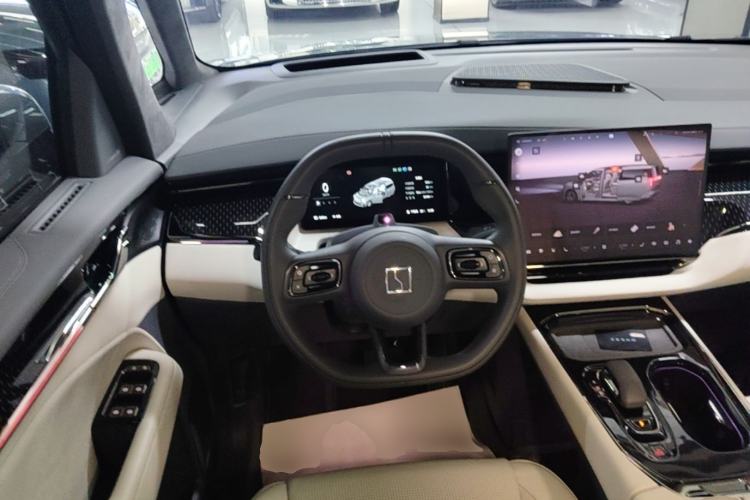 Used Zeekr 009 2024 Six-Seat Executive Version 4WD 108 kWh Steering Wheel