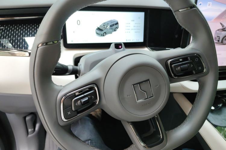 Used Zeekr 009 2024 7-Seater Walk-Through Version Four-Wheel Drive 108 kWh Steering Wheel