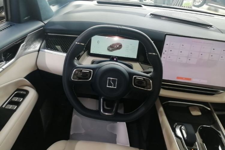 Used Zeekr 009 2024 Six-Seat Executive Version 4WD 108 kWh Steering Wheel