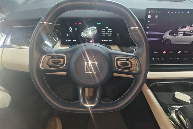 Used Zeekr 009 2024 Six-Seat Executive Version 4WD 108 kWh Steering Wheel