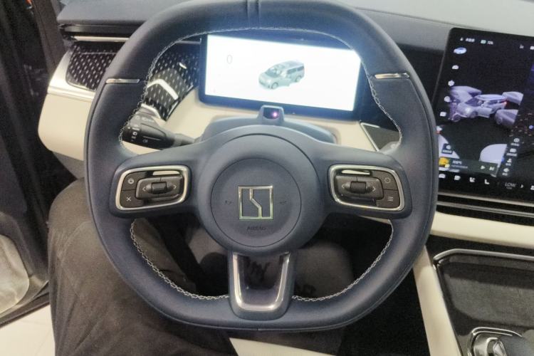 Used Zeekr 009 2024 Six-Seat Executive Version 4WD 108 kWh Steering Wheel