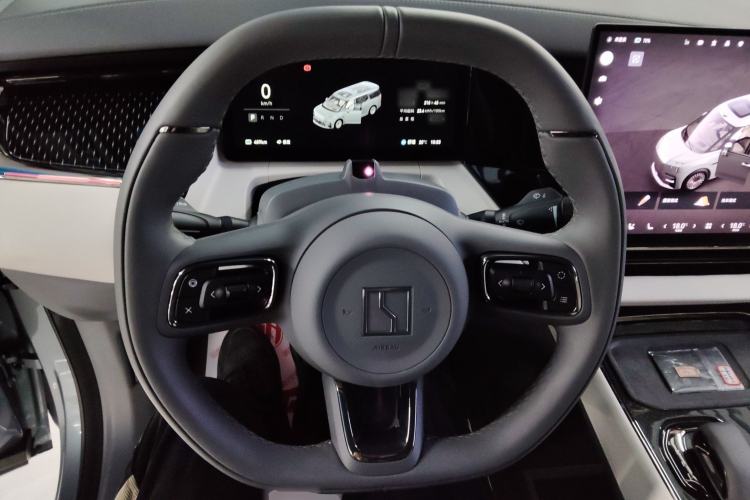 Used Zeekr 009 2024 7-Seater Walk-Through Version Four-Wheel Drive 108 kWh Steering Wheel