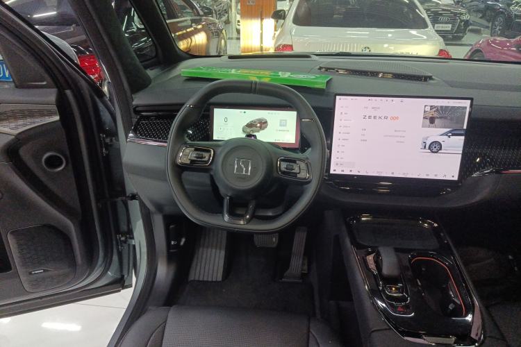 Used Zeekr 009 2024 Six-Seat Executive Version 4WD 108 kWh Steering Wheel