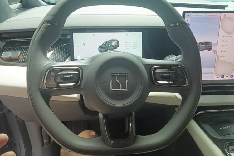 Used Zeekr 009 2024 7-Seater Aisle Version 108 kWh Steering Wheel