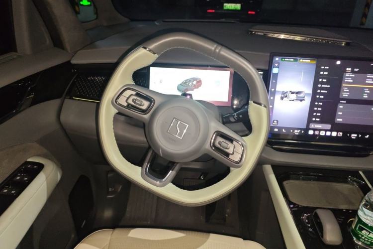 Used Zeekr 009 2024 7-Seater Aisle Version 108 kWh Steering Wheel