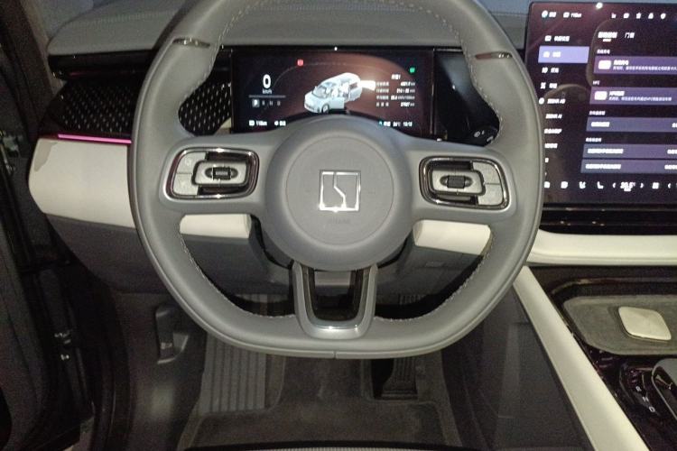 Used Zeekr 009 2024 Six-Seat Executive Version 4WD 108 kWh Steering Wheel
