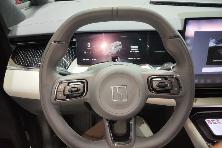 Used Zeekr 009 2024 7-Seater Aisle Version 108 kWh Steering Wheel