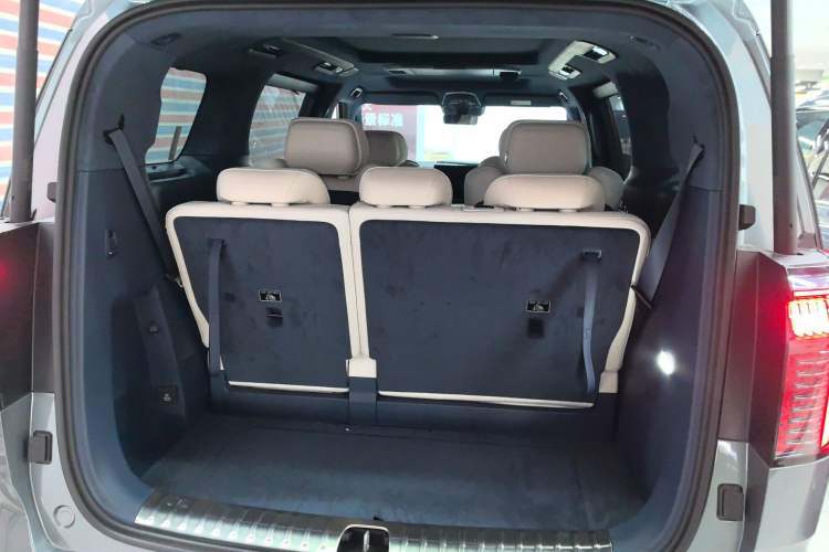 Used Zeekr 009 2024 7-Seater Walk-Through Version Four-Wheel Drive 108 kWh Trunk