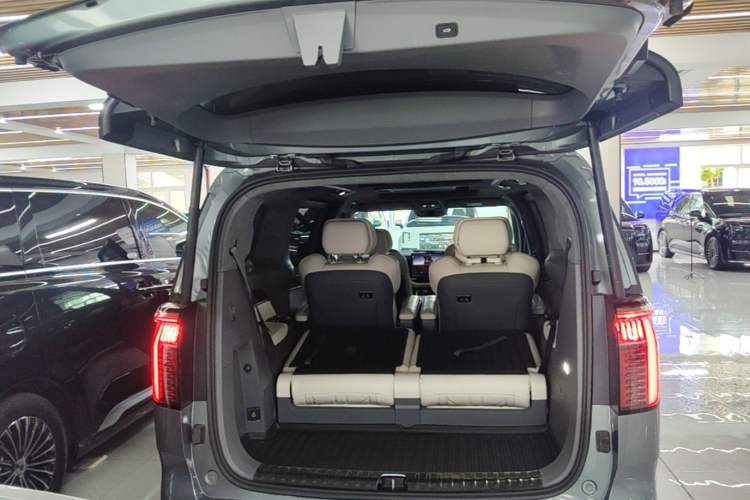Used Zeekr 009 2024 Six-Seat Executive Version 4WD 108 kWh Trunk