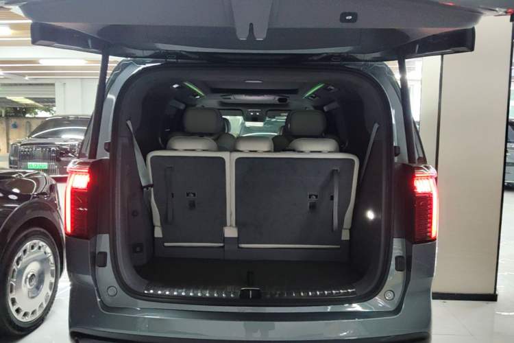 Used Zeekr 009 2024 7-Seater Aisle Version 108 kWh Trunk