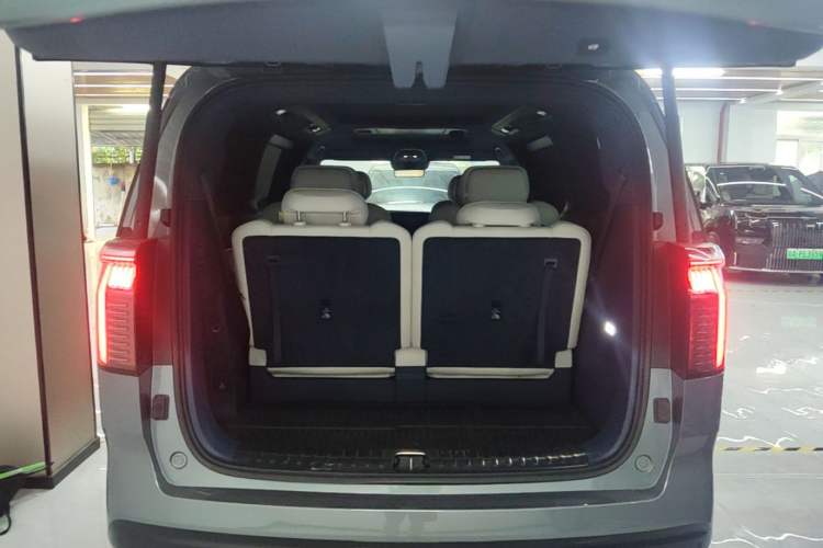 Used Zeekr 009 2024 Six-Seat Executive Version 4WD 108 kWh Trunk