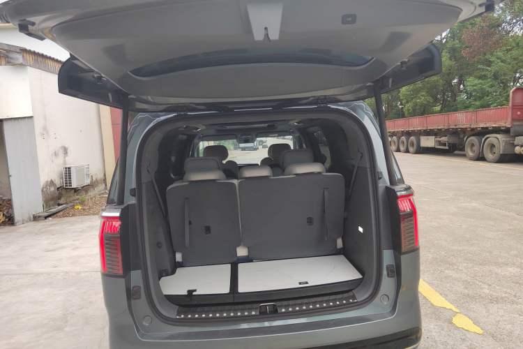 Used Zeekr 009 2024 7-Seater Aisle Version 108 kWh Trunk