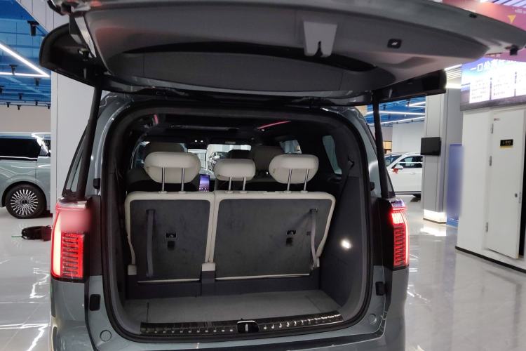 Used Zeekr 009 2024 7-Seater Walk-Through Version Four-Wheel Drive 108 kWh Trunk