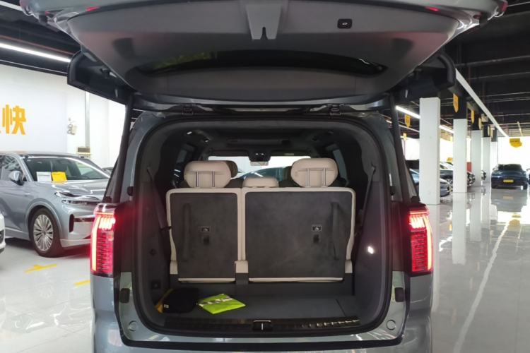 Used Zeekr 009 2024 7-Seater Walk-Through Version Four-Wheel Drive 108 kWh Trunk