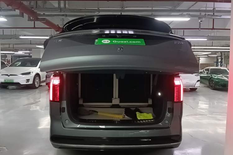 Used Zeekr 009 2024 Six-Seat Executive Version 4WD 108 kWh Trunk