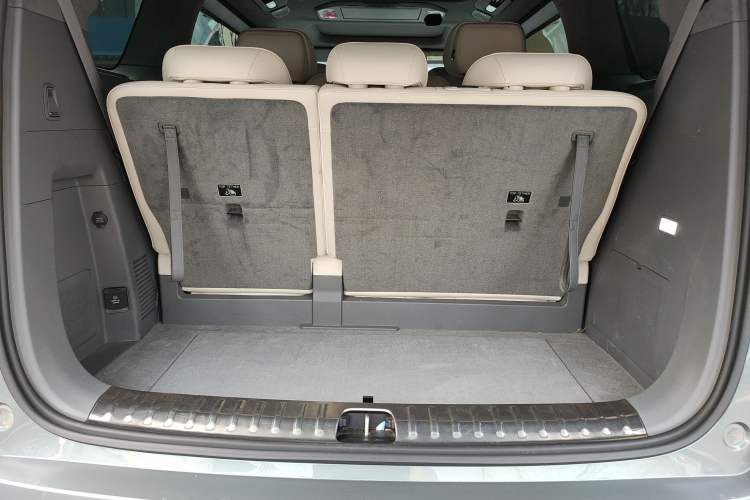 Used Zeekr 009 2024 7-Seater Walk-Through Version Four-Wheel Drive 108 kWh Trunk