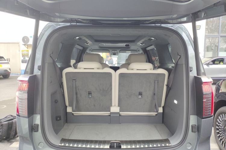 Used Zeekr 009 2024 Six-Seat Executive Version 4WD 108 kWh Trunk
