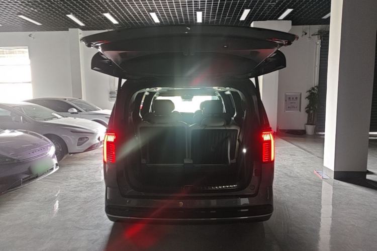 Used Zeekr 009 2024 Six-Seat Executive Version 4WD 108 kWh Trunk