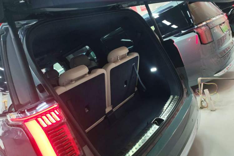 Used Zeekr 009 2024 Six-Seat Executive Version 4WD 108 kWh Trunk