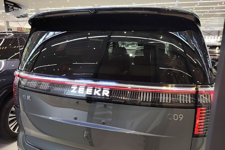 Used Zeekr 009 2024 7-Seater Aisle Version 108 kWh Trunk