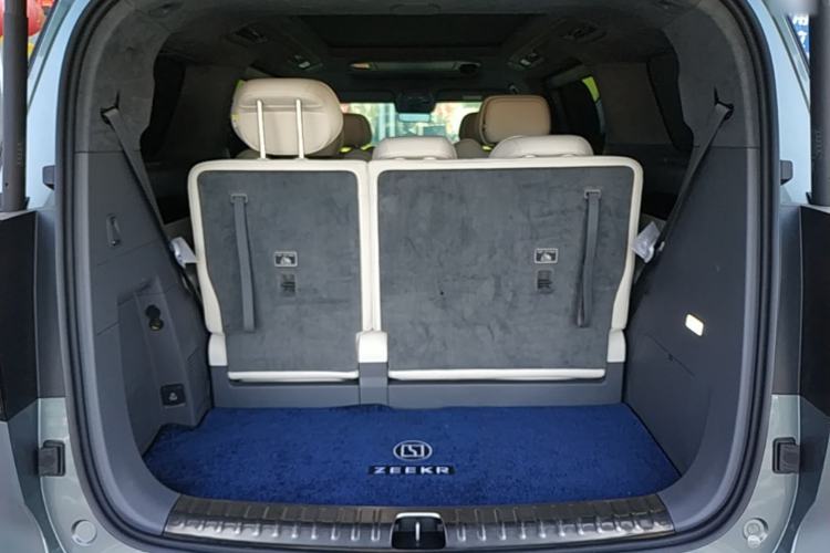 Used Zeekr 009 2024 7-Seater Walk-Through Version Four-Wheel Drive 108 kWh Trunk