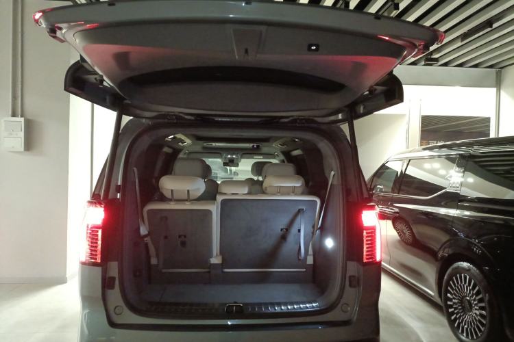 Used Zeekr 009 2024 7-Seater Walk-Through Version Four-Wheel Drive 108 kWh Trunk