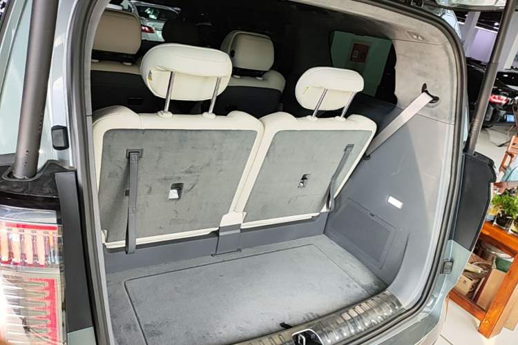 Used Zeekr 009 2024 Six-Seat Executive Version 4WD 108 kWh Trunk