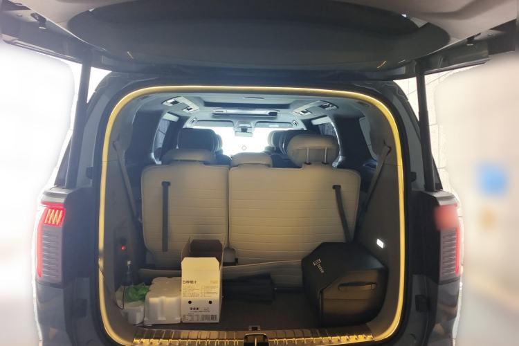 Used Zeekr 009 2024 7-Seater Aisle Version 108 kWh Trunk