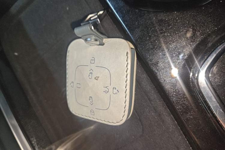 Used Zeekr 009 2024 Six-Seat Executive Version 4WD 108 kWh Vehicle Key