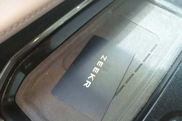 Used Zeekr 009 2024 7-Seater Aisle Version 108 kWh Vehicle Key