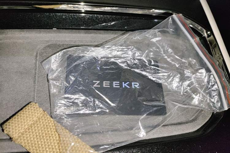 Used Zeekr 009 2024 Six-Seat Executive Version 4WD 108 kWh Vehicle Key