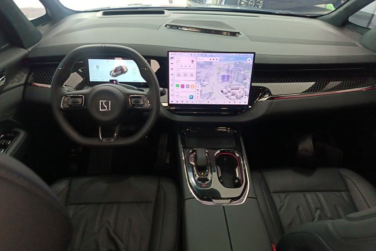 Used Zeekr 009 2024 7-Seater Aisle Version 108 kWh Center Console