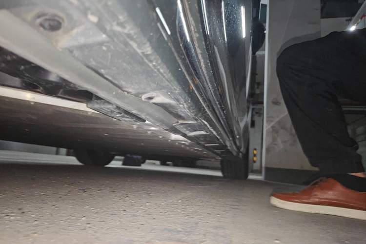Used Zeekr 009 2024 7-Seater Walk-Through Version Four-Wheel Drive 108 kWh Chassis Rear Right