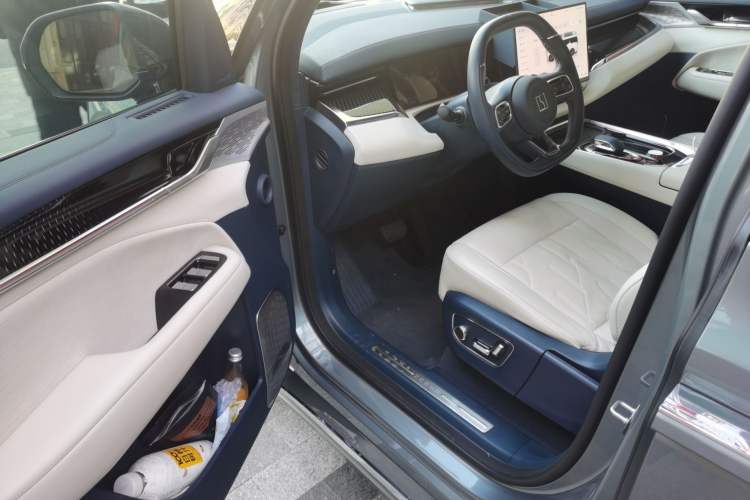 Used Zeekr 009 2024 Six-Seat Executive Version 4WD 108 kWh Driver Seat