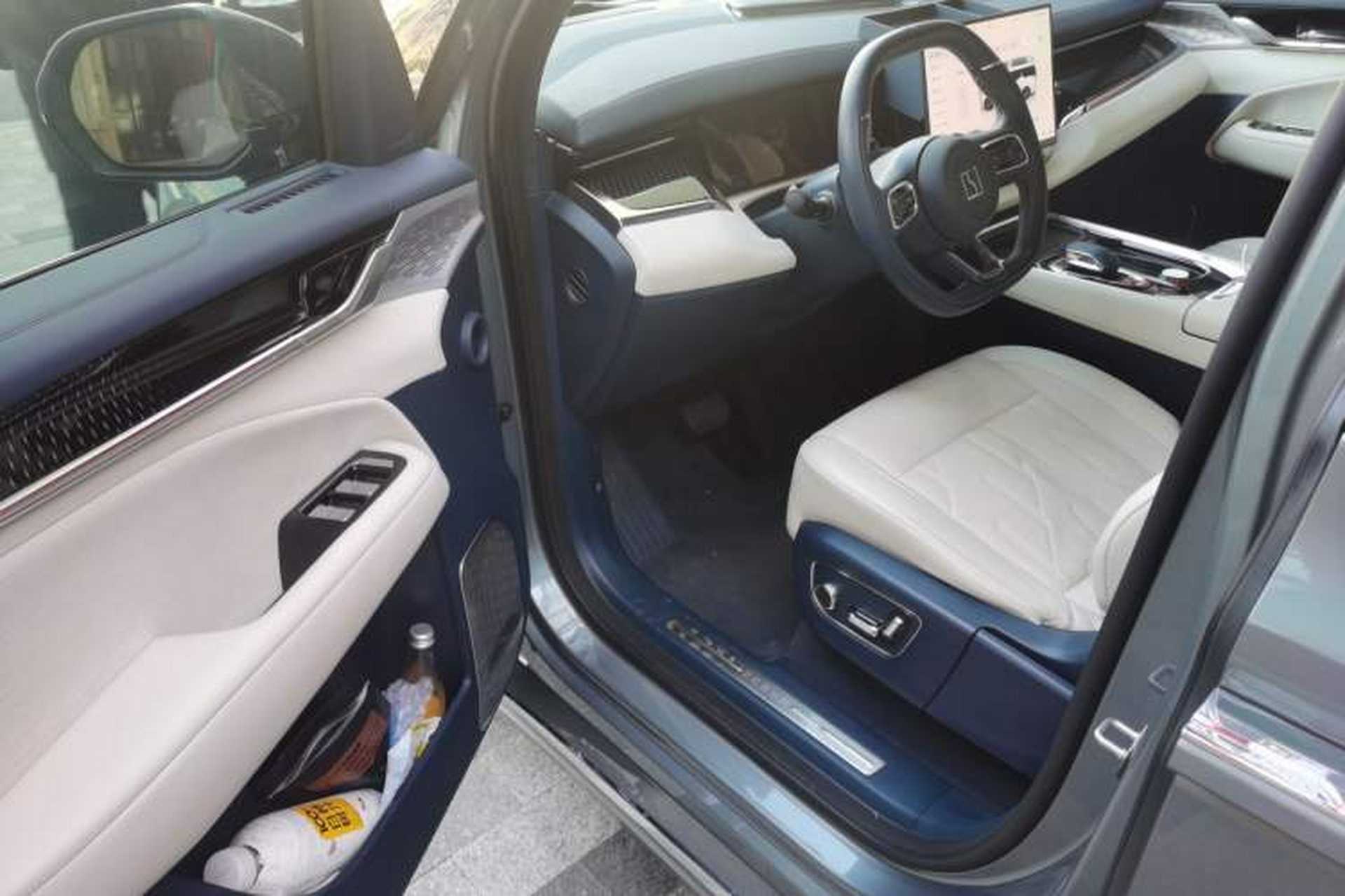 Used Zeekr 009 2024 Six-Seat Executive Version 4WD 108 kWh Driver Seat