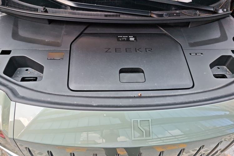 Used Zeekr 009 2024 Six-Seat Executive Version 4WD 108 kWh Engine Bay