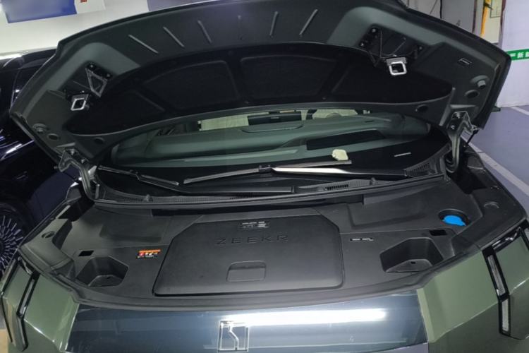 Used Zeekr 009 2024 7-Seater Walk-Through Version Four-Wheel Drive 108 kWh Engine Bay