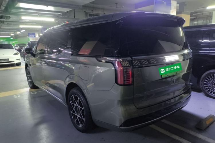 Used Zeekr 009 2024 7-Seater Walk-Through Version Four-Wheel Drive 108 kWh Exterior 2