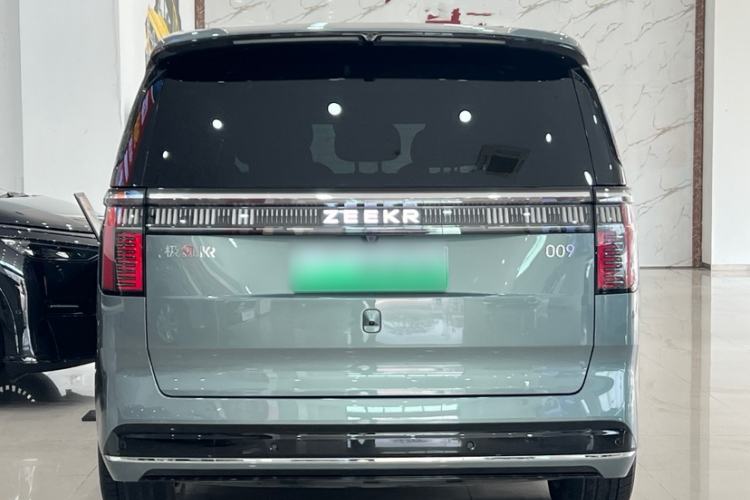 Used Zeekr 009 2024 7-Seater Aisle Version 108 kWh Exterior 3