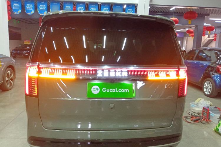 Used Zeekr 009 2024 7-Seater Walk-Through Version Four-Wheel Drive 108 kWh Exterior 4