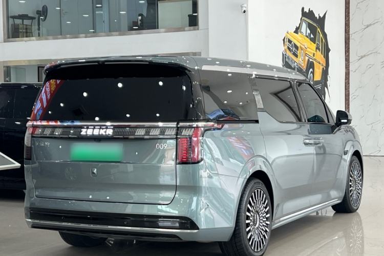 Used Zeekr 009 2024 7-Seater Aisle Version 108 kWh Exterior 6