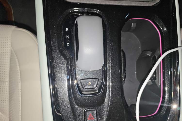 Used Zeekr 009 2024 7-Seater Walk-Through Version Four-Wheel Drive 108 kWh Gear Lever